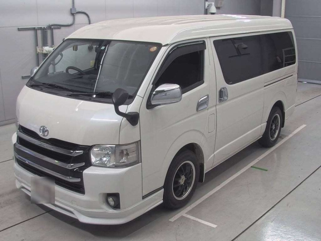 TOYOTA HIACE 2015