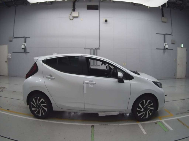 TOYOTA AQUA 2025