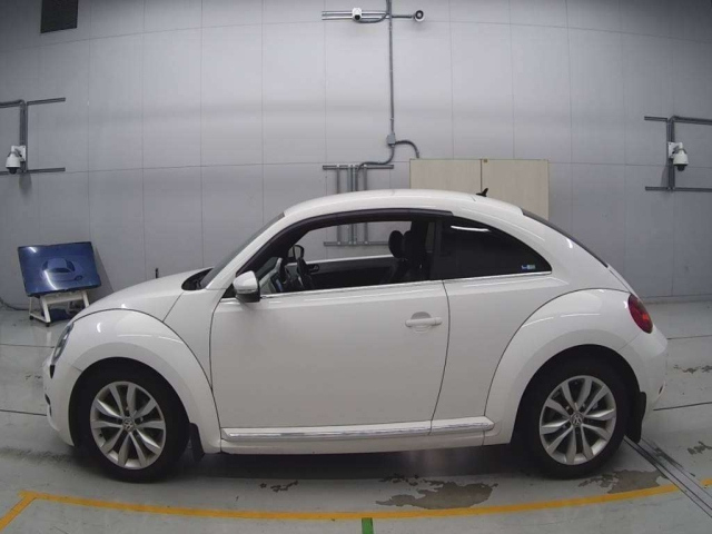 VOLKSWAGEN THE BEETLE 2013