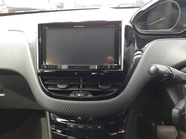 PEUGEOT 2008 2015