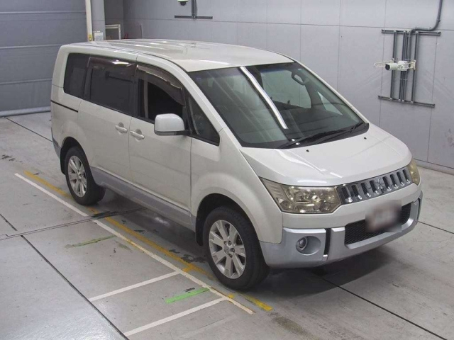 MITSUBISHI DELICA D5 2010