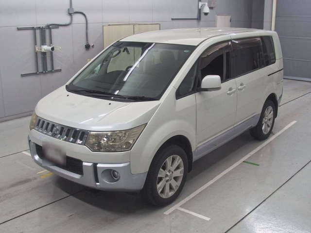 MITSUBISHI DELICA D5 2010