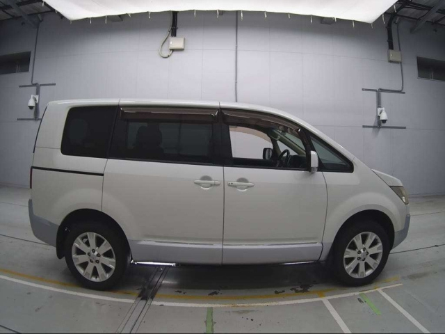 MITSUBISHI DELICA D5 2010