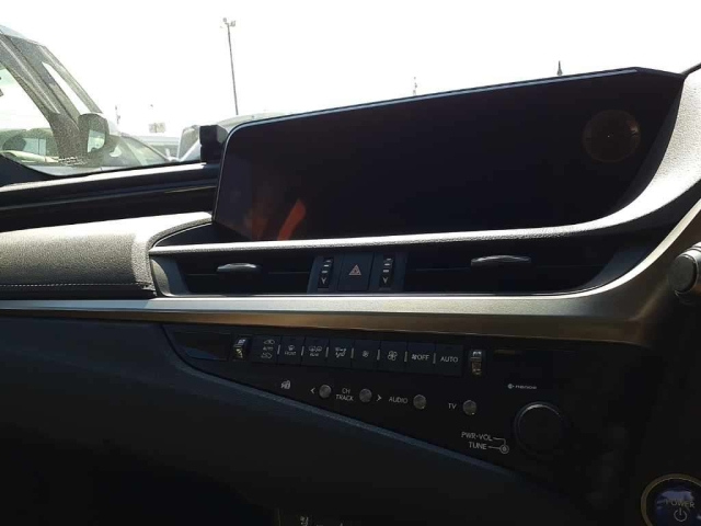 LEXUS ES 2020