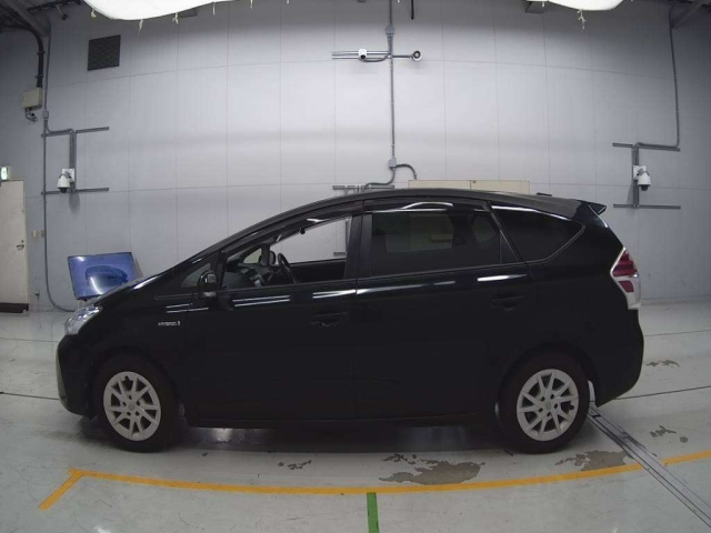 TOYOTA PRIUS ALPHA 2020