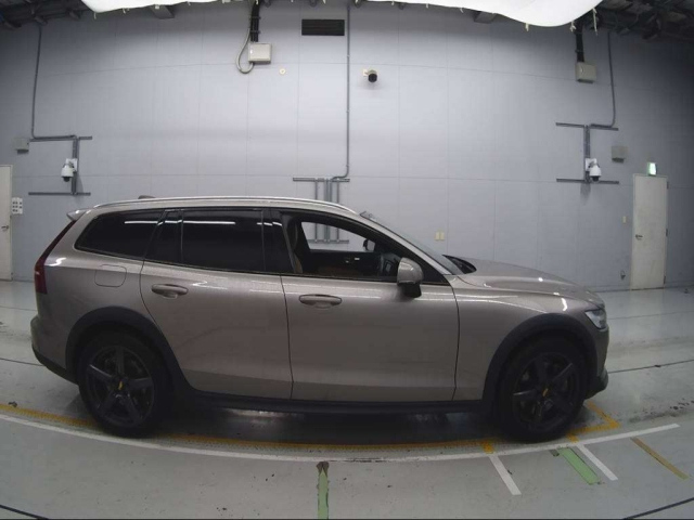 VOLVO V60 2020
