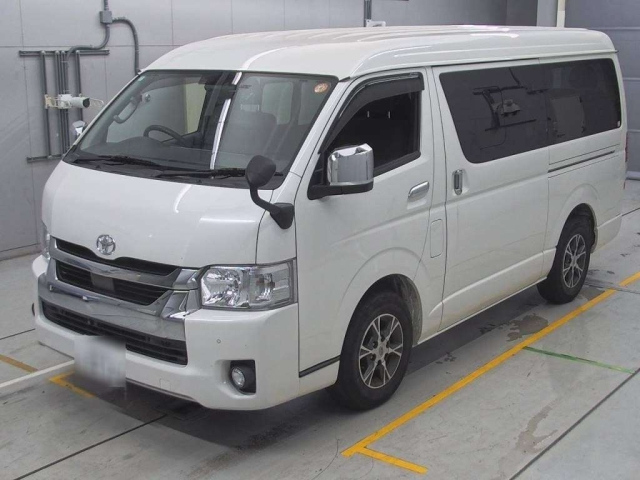 TOYOTA HIACE 2020