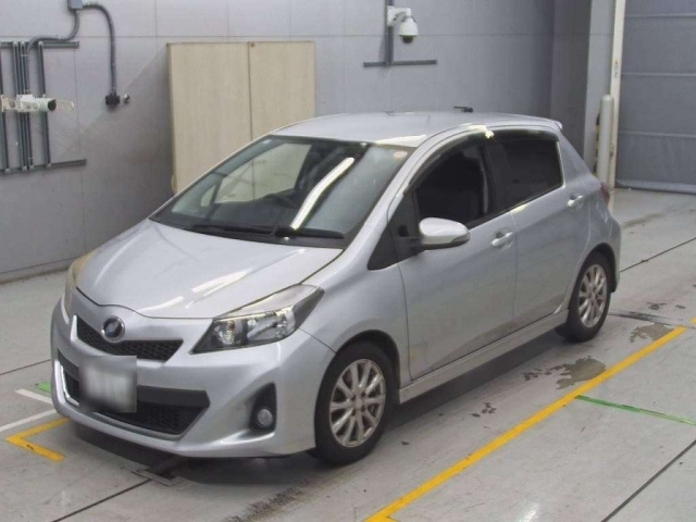 TOYOTA VITZ 2012