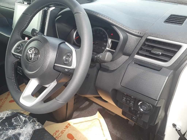 TOYOTA ROOMY 2025