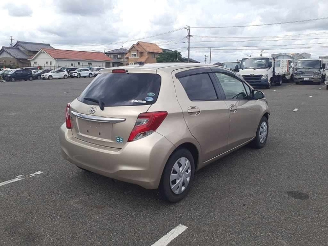 TOYOTA VITZ 2015