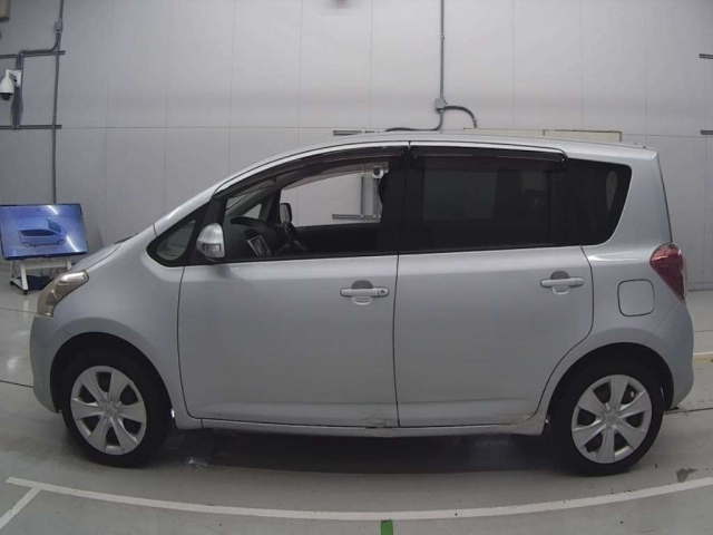 TOYOTA RACTIS 2010