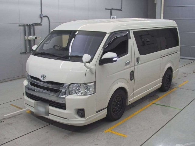 TOYOTA HIACE 2015