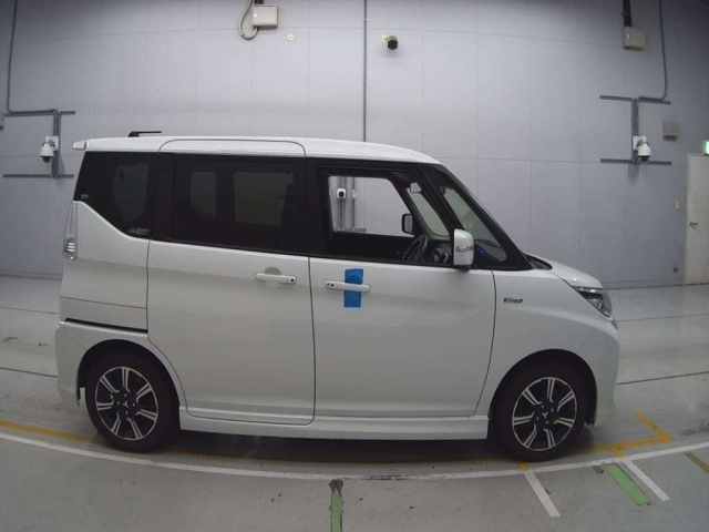 MITSUBISHI DELICA D2 2020