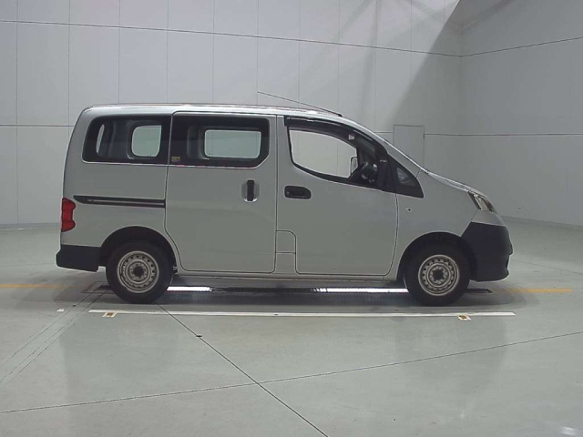 NISSAN NV200 2019
