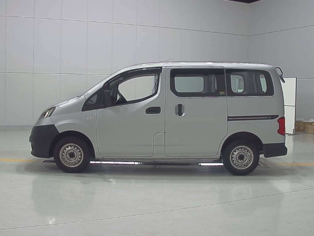 NISSAN NV200 2019