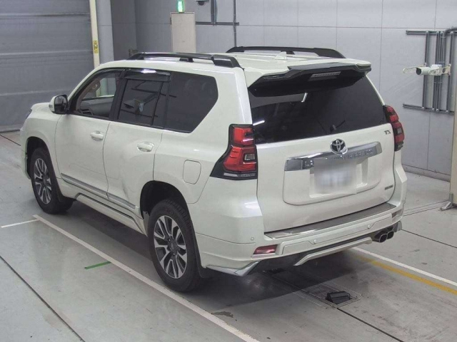 TOYOTA LAND CRUISER PRADO 2023