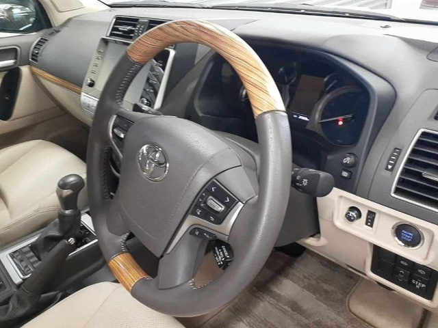 TOYOTA LAND CRUISER PRADO 2023