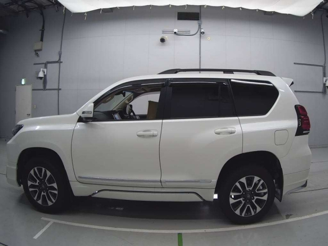 TOYOTA LAND CRUISER PRADO 2023