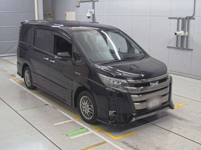 TOYOTA NOAH 2020