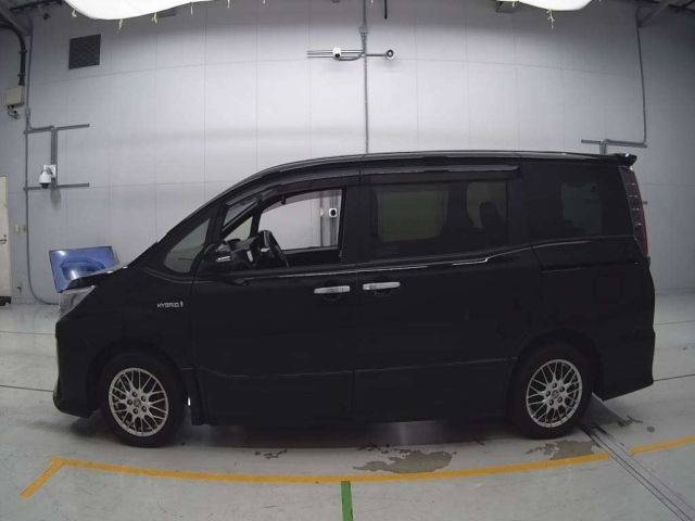 TOYOTA NOAH 2020