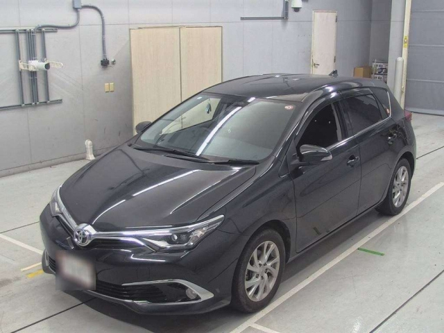 TOYOTA AURIS 2016