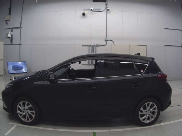 TOYOTA AURIS 2016