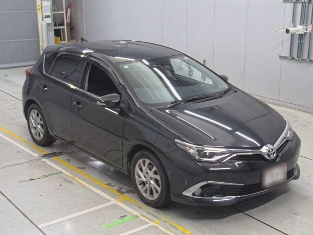 TOYOTA AURIS 2016