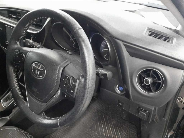 TOYOTA AURIS 2016
