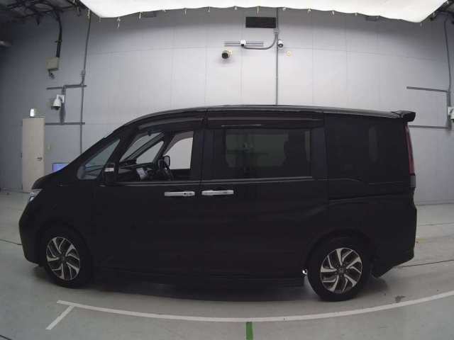 HONDA STEP WAGON 2016