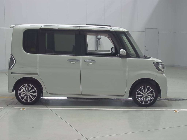 DAIHATSU TANTO 2017