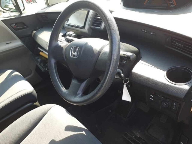HONDA FREED 2009