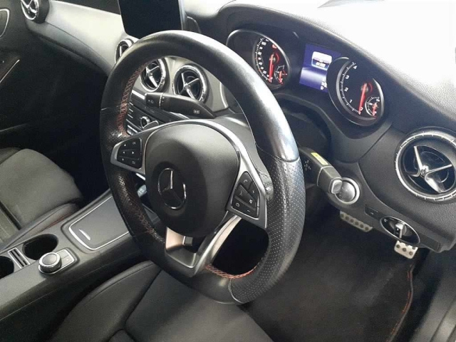 MERCEDES BENZ CLA CLASS 2018