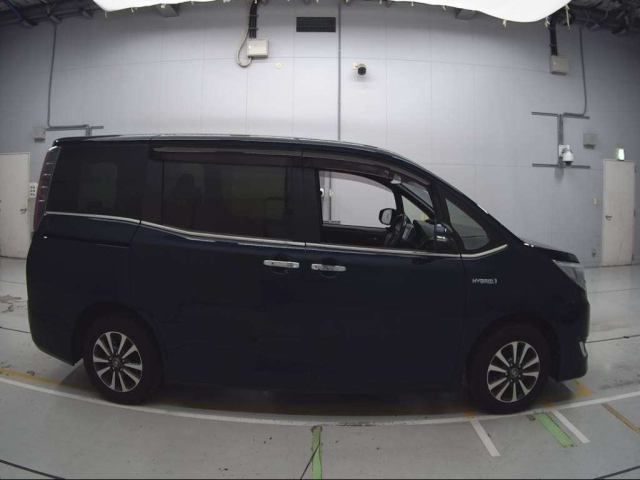 TOYOTA ESQUIRE 2017
