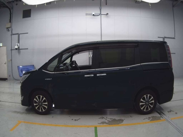 TOYOTA ESQUIRE 2017