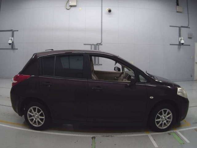 NISSAN TIIDA 2011