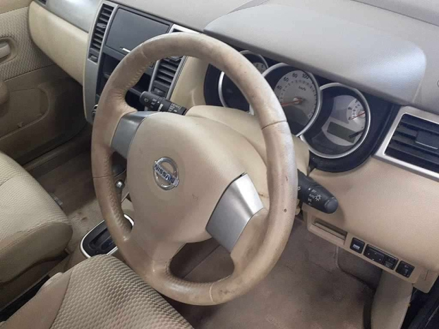 NISSAN TIIDA 2011