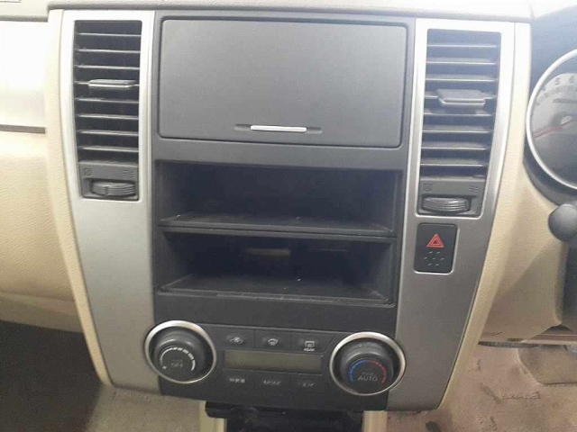 NISSAN TIIDA 2011