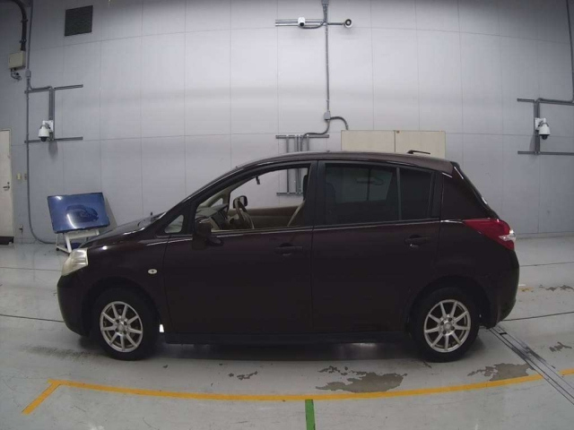 NISSAN TIIDA 2011