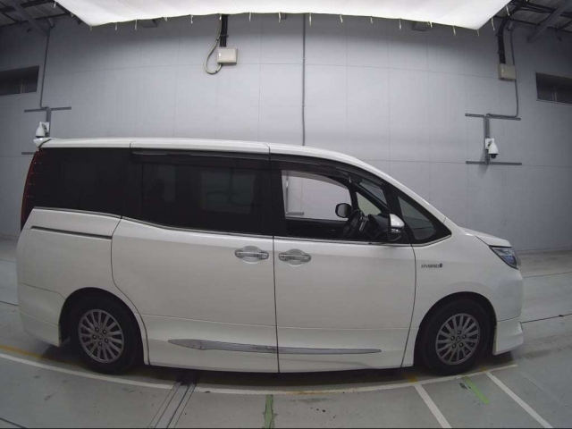 TOYOTA ESQUIRE 2016