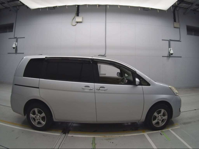 TOYOTA ISIS 2012