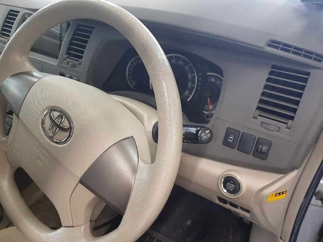 TOYOTA ISIS 2012
