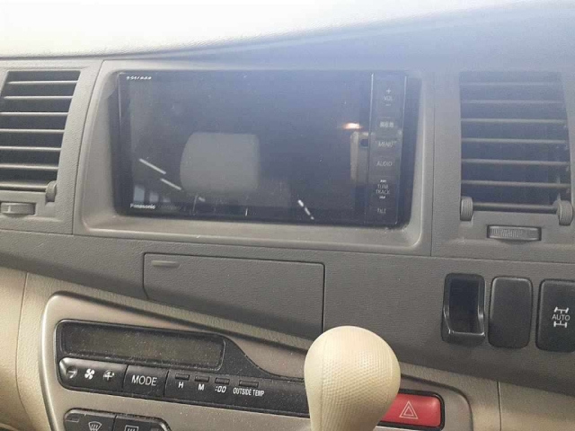 TOYOTA ISIS 2012