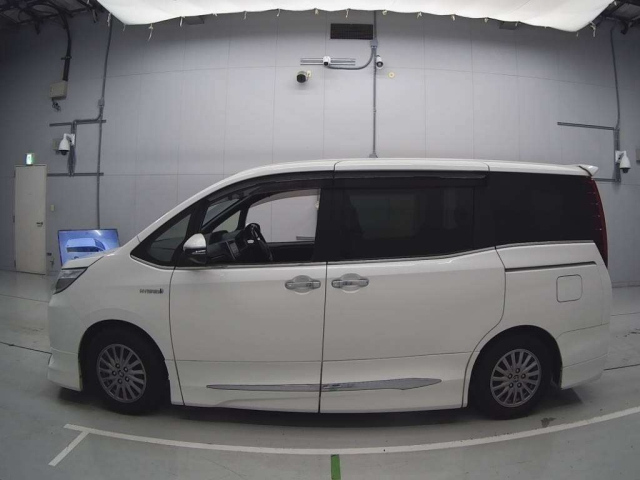 TOYOTA ESQUIRE 2016