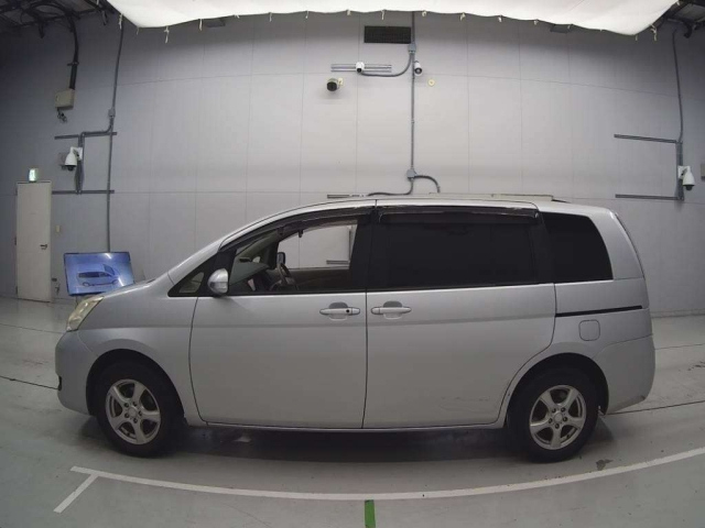 TOYOTA ISIS 2012