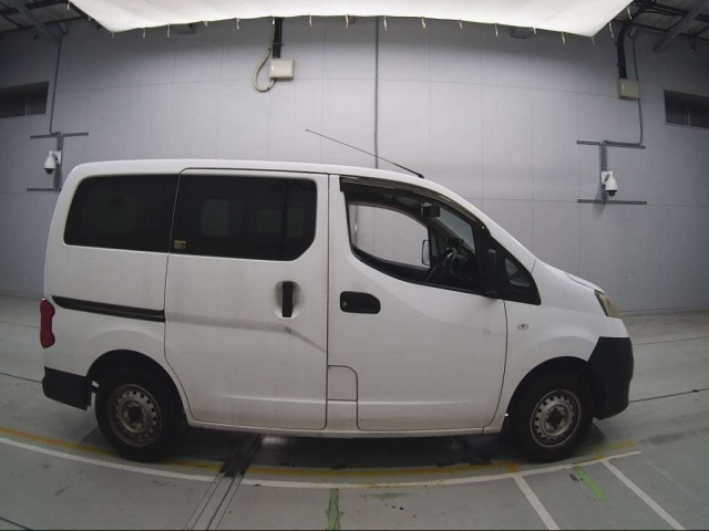 NISSAN NV200 2012