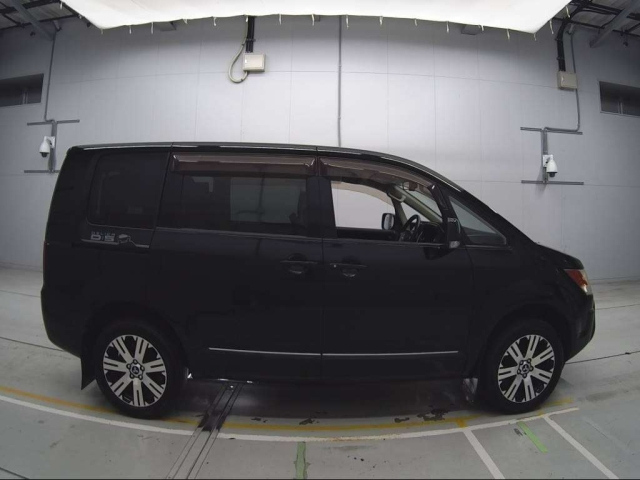MITSUBISHI DELICA D5 2013