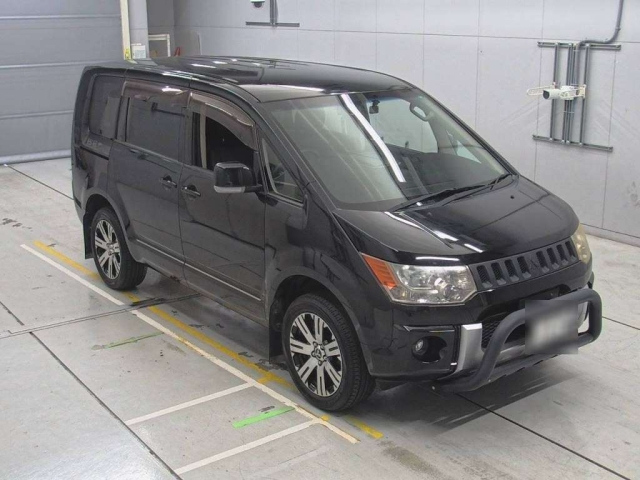 MITSUBISHI DELICA D5 2013