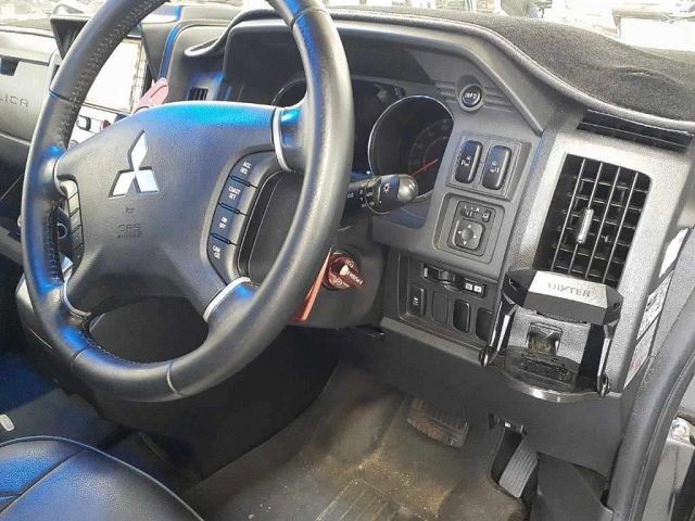 MITSUBISHI DELICA D5 2013