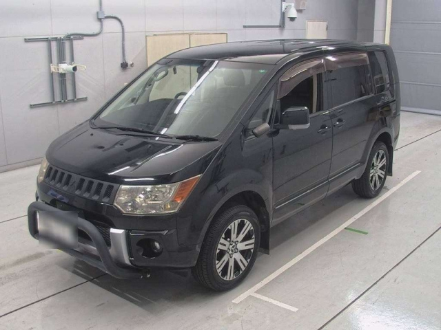 MITSUBISHI DELICA D5 2013