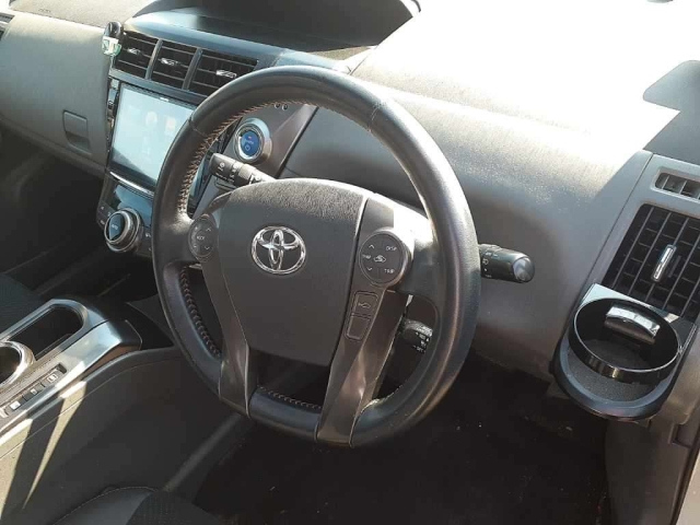 TOYOTA PRIUS ALPHA 2014